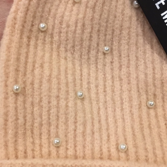 Steve Madden Woolen Knit Cap Peach and Pearl Accents NWT OSFM - Picture 3 of 11